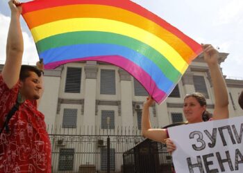 La Cámara Baja de Rusia adopta una ley que prohíbe la "propaganda LGBTQ+"