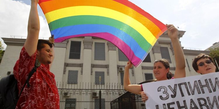 La Cámara Baja de Rusia adopta una ley que prohíbe la "propaganda LGBTQ+"