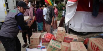 Al menos 100 niños entre las víctimas mortales del terremoto en Indonesia