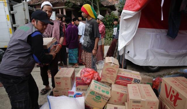 Al menos 100 niños entre las víctimas mortales del terremoto en Indonesia