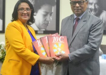 Ponen en circulación el libro “Las 10c del Emprendimiento”