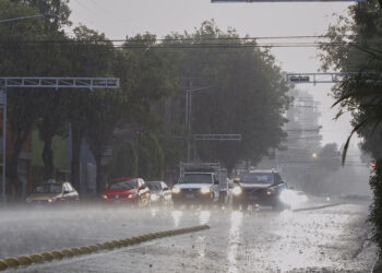 Onamet: vaguada y onda tropical provocarán aguaceros, tormentas eléctricas y ráfagas de viento durante el día