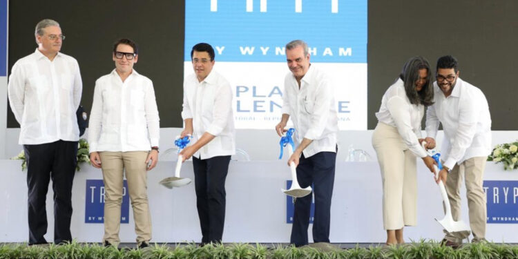 Presidente Abinader encabeza primer palazo de Tryp by Wyndham Playa Palenque