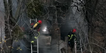 Masivo ataque ruso sobre objetivos civiles: Hay edificios destruidos en Kiev