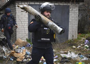 Rusia lanza un nuevo bombardeo de Ucrania mientras se extiende el acuerdo de granos