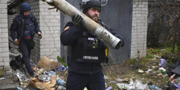 Rusia lanza un nuevo bombardeo de Ucrania mientras se extiende el acuerdo de granos