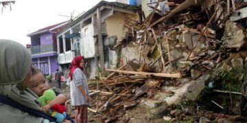 El número de muertos por el terremoto de Indonesia aumenta a 268; 151 sigue desaparecido
