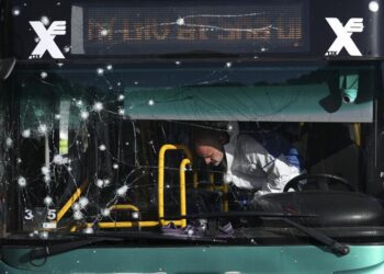 Dos explosiones sacuden Jerusalén, matan a un adolescente e hieren a 18