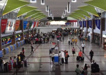 Migración informa suspendió agentes del AILA tras denuncias de supuesto “Macuteo”