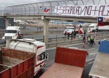 Camioneros chilenos paran por cuarto día tras aplicación de Ley Seguridad