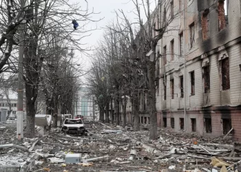 El Gobierno de Ucrania confirmó que casi la mitad de la red energética del país fue dañada por ataques rusos