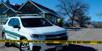 Sospechoso de tiroteo en club gay evadió la ley de armas de bandera roja de Colorado