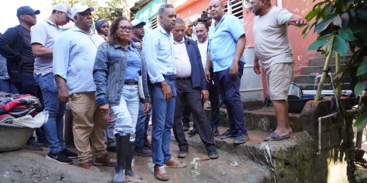 Ministro Joel Santos realiza levantamiento de daños ocasionados por fuerte lluvias en SDO