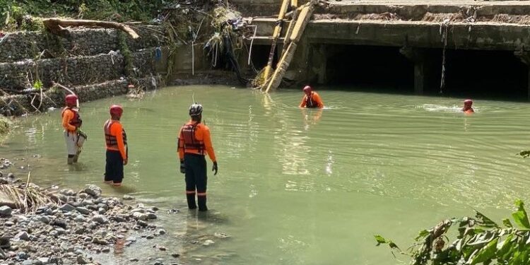 Brigadas Defensa Civil realizan labores de búsqueda de un hombre desaparecido en Arroyo Hondo