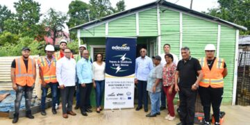 Edeeste inicia rehabilitación redes eléctricas en más de 70 viviendas de escasos recursos