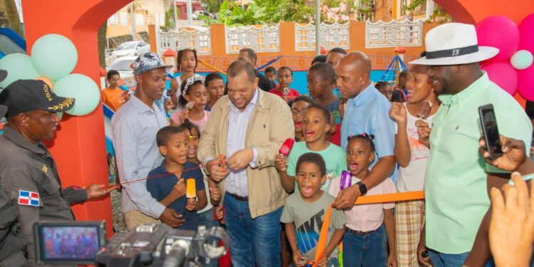 Alcalde de SDN  entrega décimo parque totalmente remozado