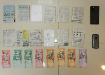 Policía apresa hombre en flagrante delito con 119 marbetes para vehículos presumiblemente falsos