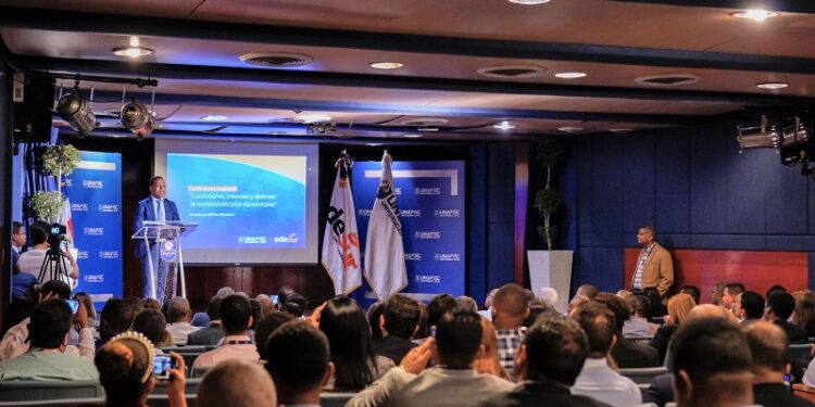 Milton Morrison diserta sobre la realidad eléctrica dominicana