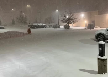 Declaran el estado de emergencia en el oeste de Nueva York por una tormenta de nieve potencialmente peligrosa