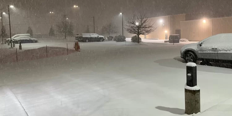 Declaran el estado de emergencia en el oeste de Nueva York por una tormenta de nieve potencialmente peligrosa