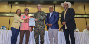 Ministerio de Defensa entrega 79 millones de pesos a dueños de terrenos expropiados para construir verja fronteriza