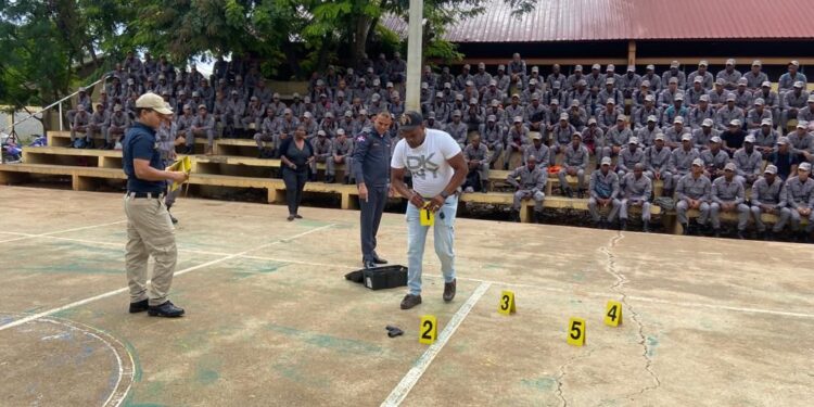 Conscriptos de la PN se capacitan en investigación y protección de escena de crimen