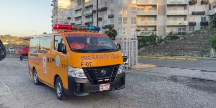 Defensa Civil reinicia búsqueda de un hombre arrastrado por las aguas de la cañada Arenita, Arroyo Hondo