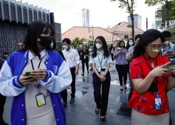 Un fuerte terremoto sacudió la principal isla de Indonesia:  56 muertos y al menos 700 heridos