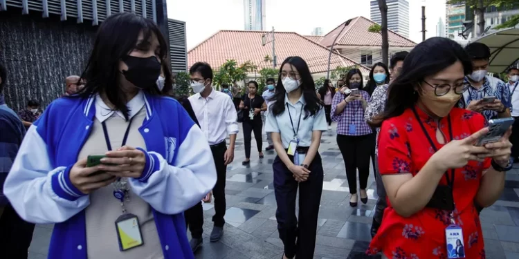 Un fuerte terremoto sacudió la principal isla de Indonesia:  56 muertos y al menos 700 heridos