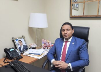Diputado propone extender horario del metro Santo Domingo