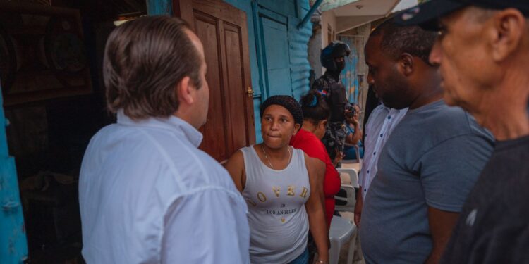 Gobierno continúa entregando ayudas a familias afectadas por las lluvias