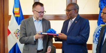 Embajada americana se interesa en ampliar colaboración con la UASD