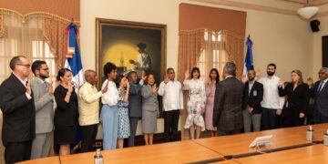 Juramentan comisión del INPOSDOM para el Plan de Transformación y Relanzamiento de la entidad postal