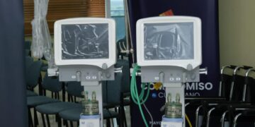 Ney Arias Lora recibe equipos del SNS por más de 3MM