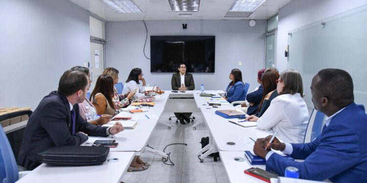 Salud Pública busca consenso con sociedades médicas sobre medicamentos alto costo