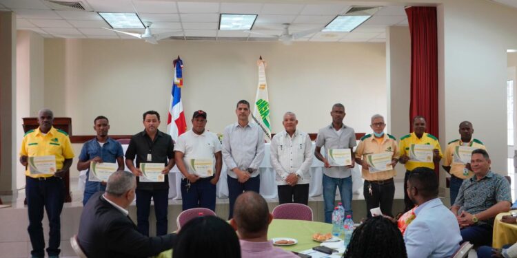 Director de la OMSA exhorta a choferes a actuar con prudencia; celebra su día con la charla “Conductores de Vida”