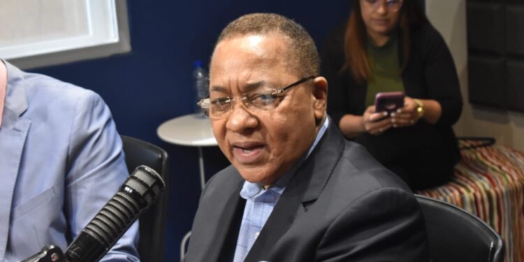 Ismael Reyes respalda deportaciones de ilegales; ve debilidad en la frontera