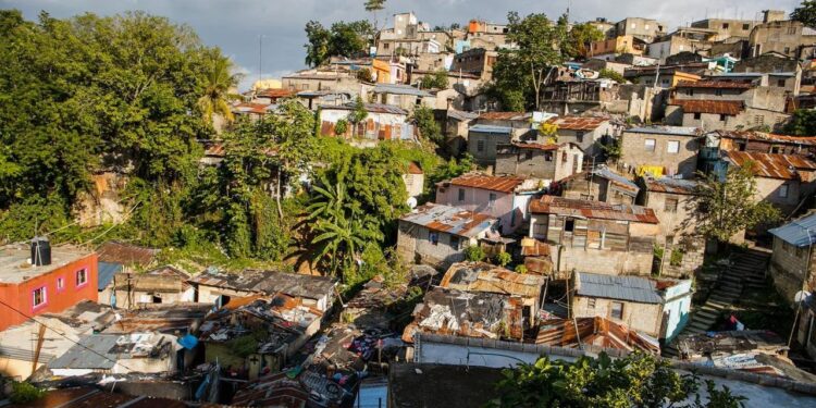 Paliza y Carolina unen esfuerzos en favor de familias afectadas por las lluvias”