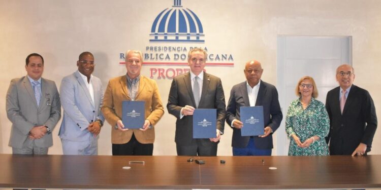 Propeep firma dos convenios de cooperación con el IAD y el IICA