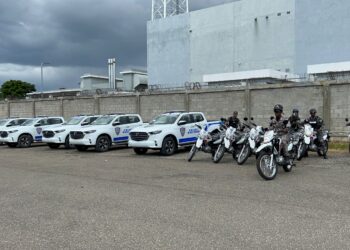 Director PN entrega 20 nuevas unidades vehiculares a Santiago