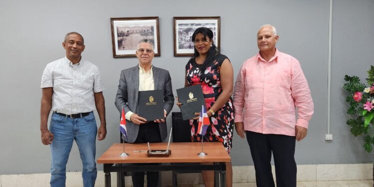 Ayuntamiento SDE inicia colaboración cultural con Santiago de Cuba