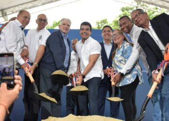 Wellington Arnaud, director del INAPA, deja iniciados trabajos acueducto de Navarrete, tras 20 años de luchas sociales