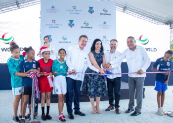 DP World, la primera dama y MICM entregan parque recreativo en el malecón de Boca Chica  