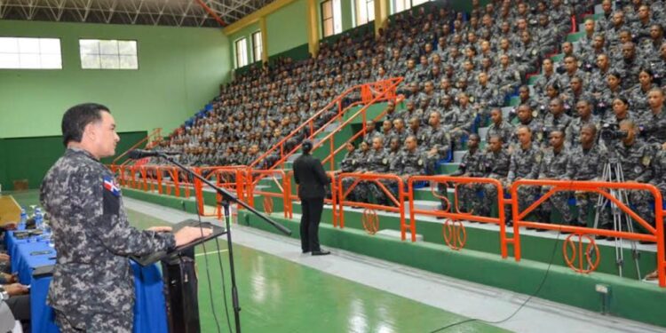 Aumentan sueldo mínimo a 20 mil 443 en la Policía en adición a conjunto de beneficios