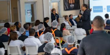 Casa Oliver realiza concienciación para eliminación violencia contra la mujer