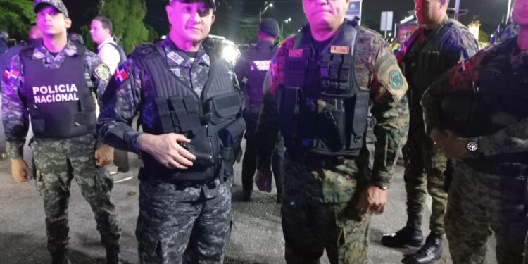 Director PN y el Jefe Ejército encabezan recorrido preventivo en sectores del DN