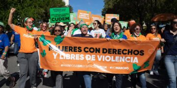 Marcha de las Mariposas exige “compromiso real” para frenar la violencia hacia las niñas y mujeres