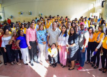 Alcalde José Andújar exhorta a los jóvenes a prepararse a través del estudio