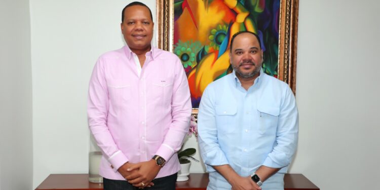 Director de Pro Consumidor y Defensor del Pueblo acuerdan revisar contratos de adhesión inmobiliarios