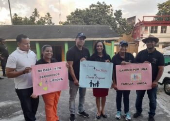 Iglesia Cristiana y sociedad realizan marcha  Pasos de fe, por la familia y la No Violencia